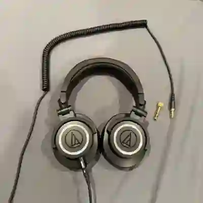 Audio-Technica ATH-M50x professional studio monitor headphones